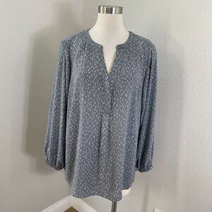 Tahari Woman Plus 2X Gray Long Sleeve Pullover Blouse Pleated Front V Neck Shirt